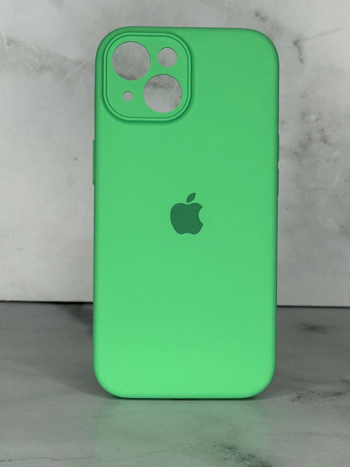 Silicone case verde con cámara 15