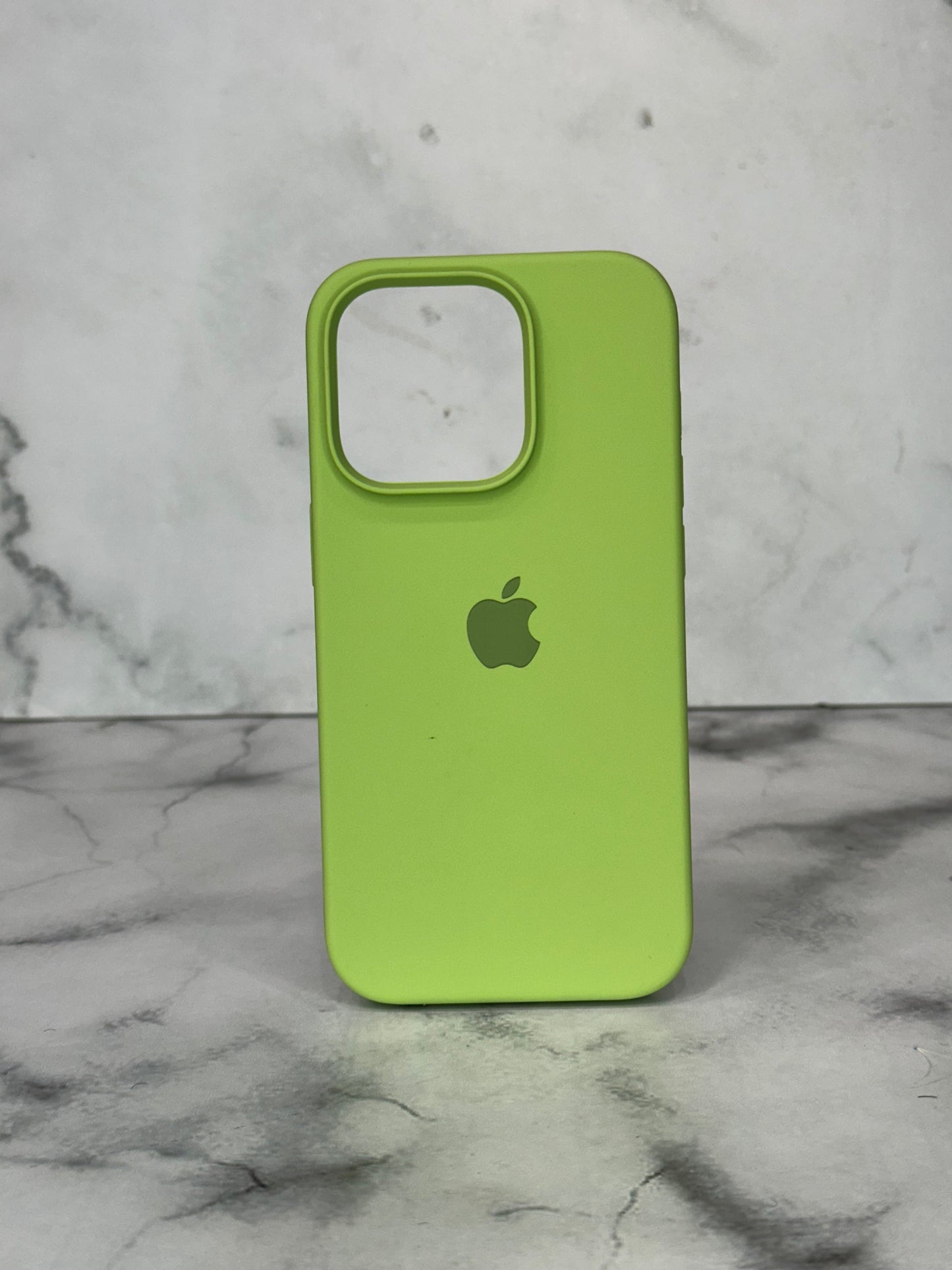 Silicone case verde Lima 14 pro