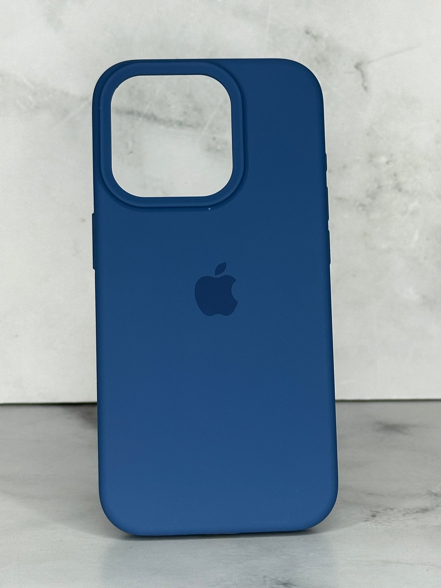 Silicone case azul sin cámara 15 pro