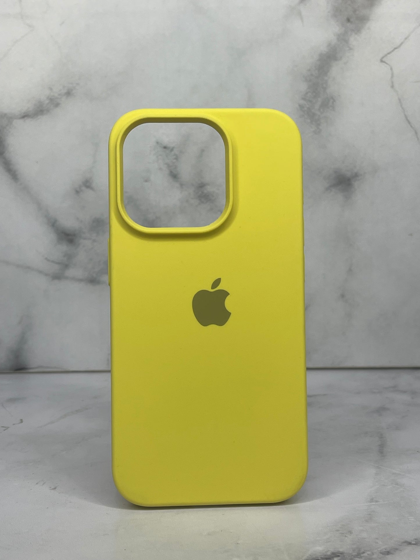 Silicone case amarillo 15 pro