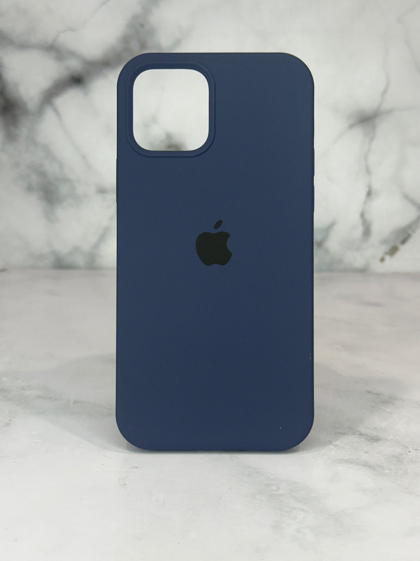 Silicone case azul oscuro 12 / 12 pro